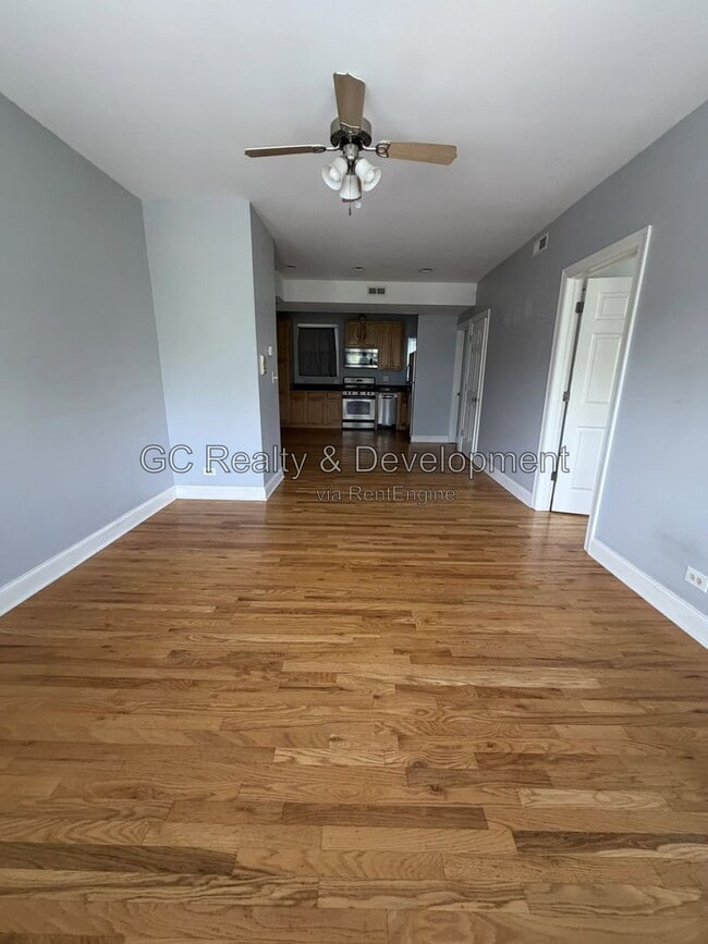 Building Photo - 702 Reba Pl