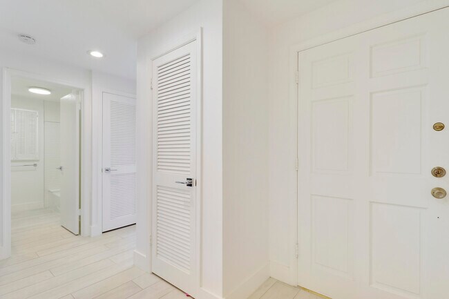 Building Photo - 275 S Beach Rd