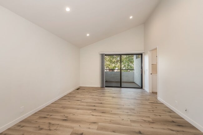 Building Photo - Spacious Mesa Condo with Full Two Car Attached Garage! Pet Friendly!