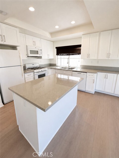 Building Photo - 15434 Ficus St