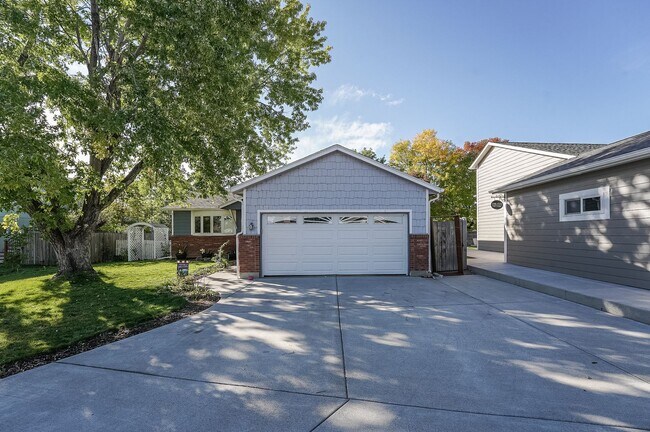Building Photo - Cute 3 Bedroom 2 Bathroom Home