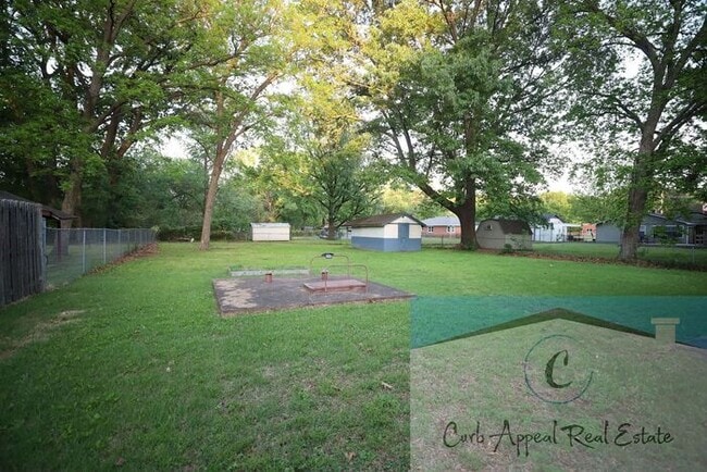 Building Photo - Spacious 3 bed/1 bath home!!
