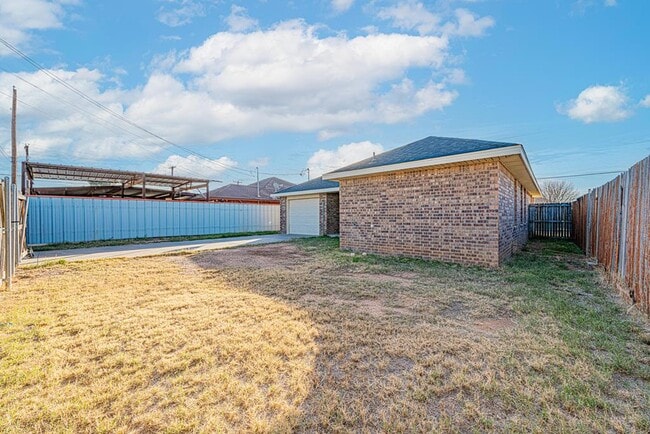 Building Photo - 1121 Laredo Dr