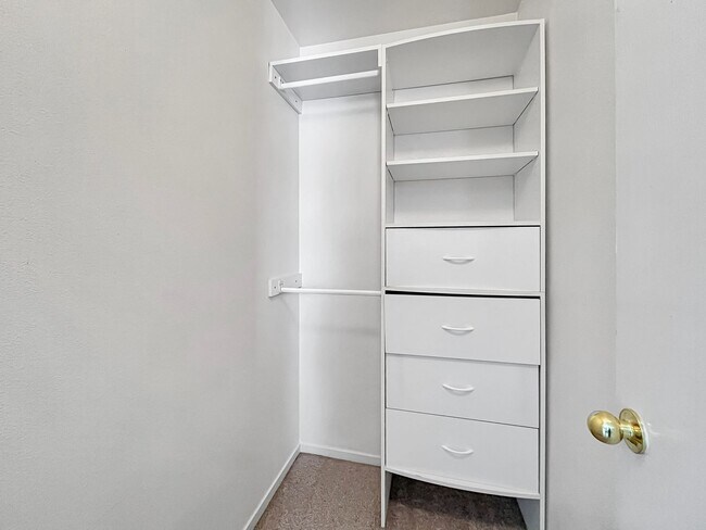 Building Photo - BIG VALUE small price