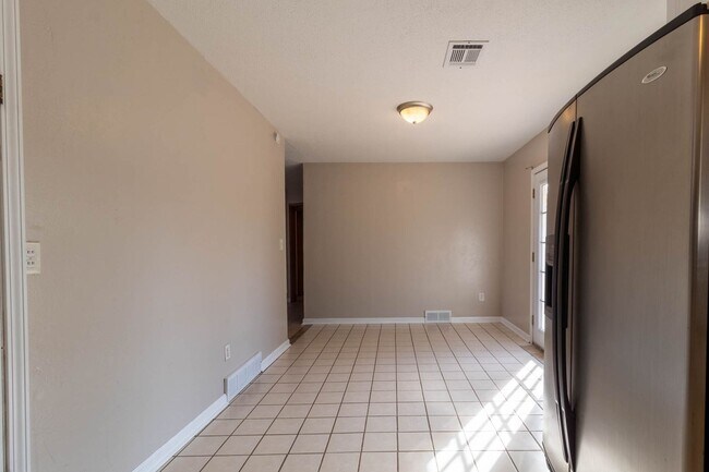 Building Photo - Spacious 3BD/1.BTH Home in Spencer