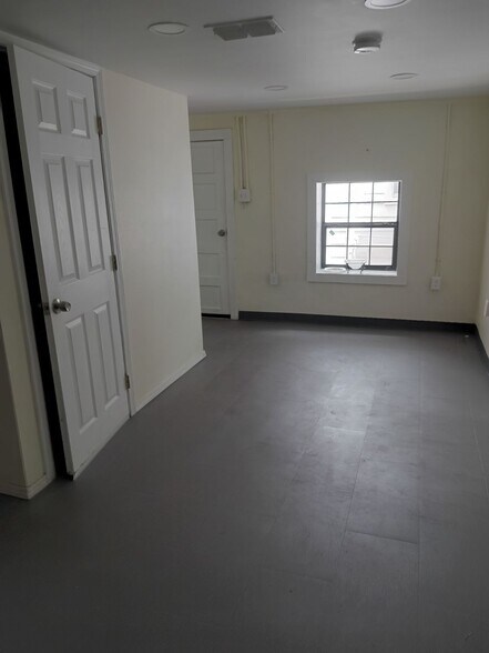 Building Photo - 1143 S Virginia Ave