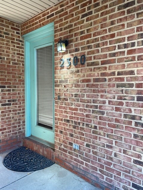 Building Photo - 2300 Coyote Creek Dr