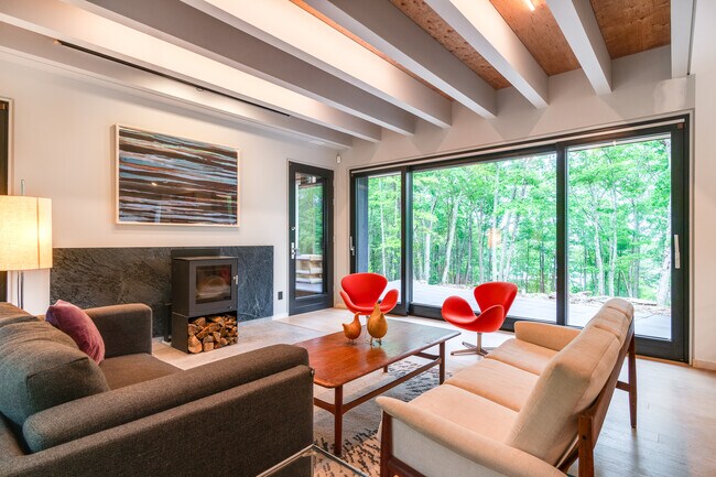 Building Photo - 40 Russells Hill Rd