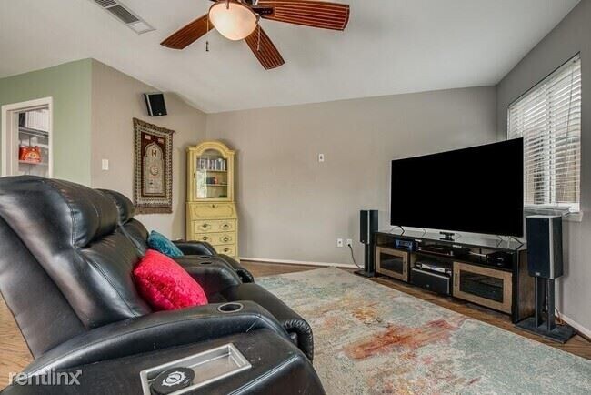 Building Photo - 3 br, 2 bath House - 9006 Bryson Dr