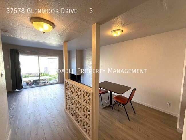 Building Photo - 37578 Glenmoor Dr