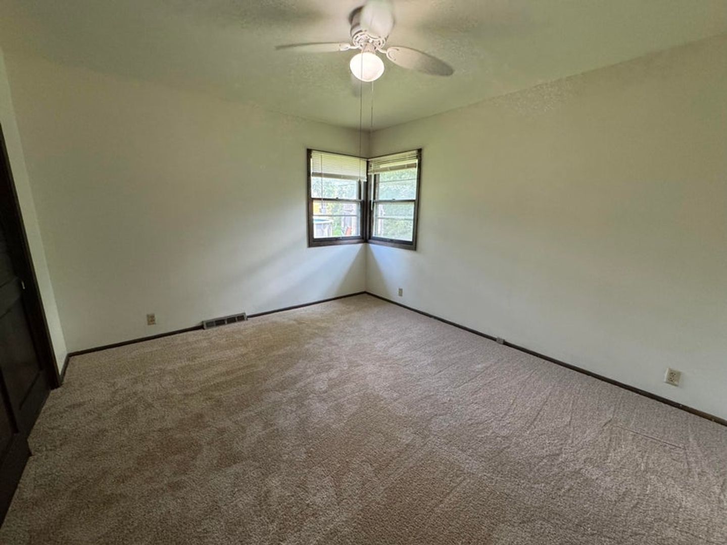 Building Photo - 2330 S Brookside Pkwy