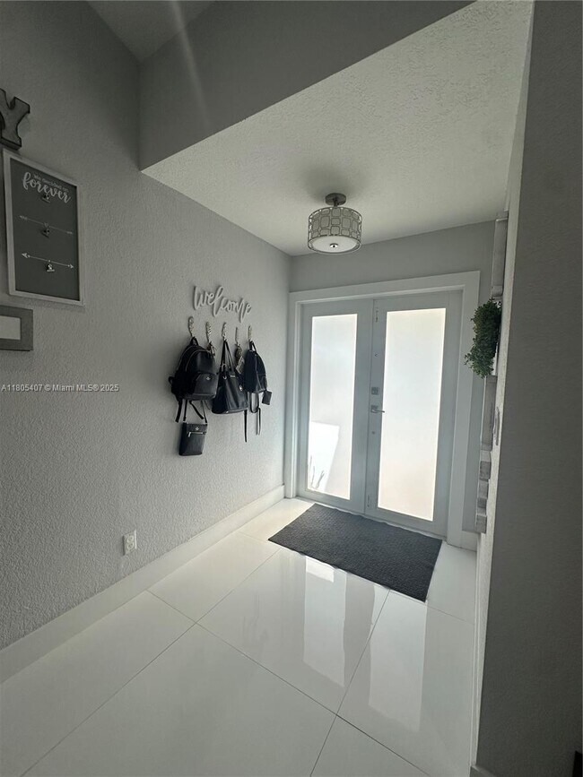 Building Photo - 541 SW 89th Ct