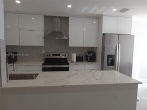 Building Photo - 8224 9th Ct