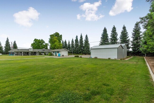 Building Photo - 4 Bedroom North Clovis Ranch on 3+ Acres