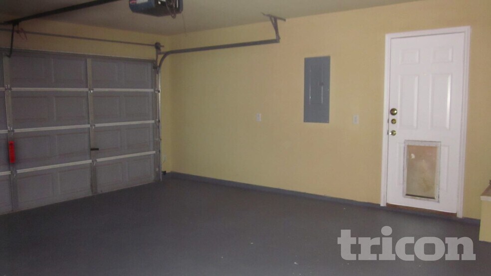 Building Photo - 1377 Meadowbrook Ln