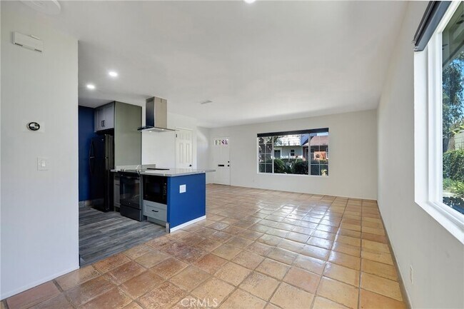 Building Photo - 8231 Deerfield Dr