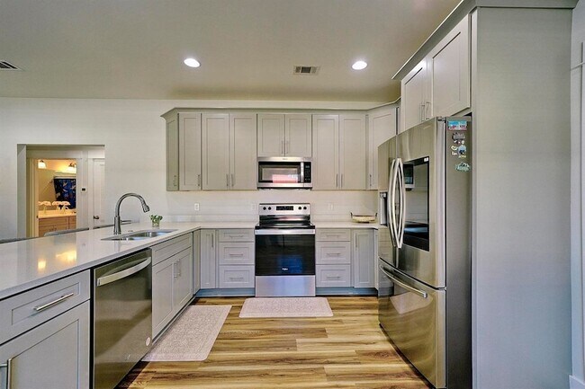 Building Photo - 168 Engelbrecht Rd