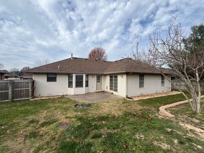 Building Photo - Sit Back, Relax. Your New home Awaits.