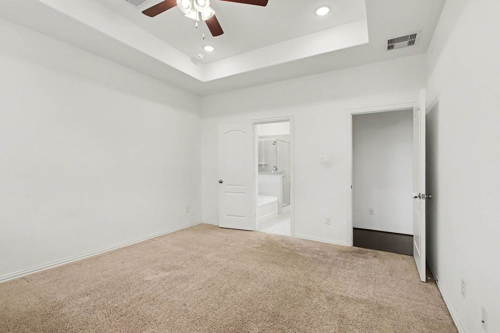 Building Photo - 8114 Royal Palm Ct