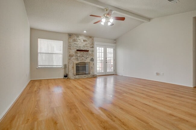 Building Photo - 9805 Briar Ridge Dr