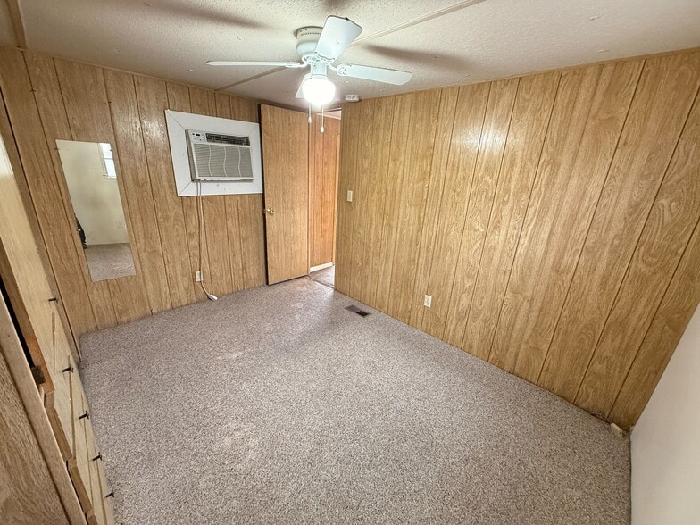 Building Photo - 3601 E Wyoming Ave