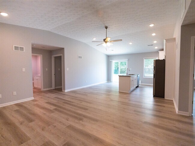 Building Photo - 675 Denver Cir