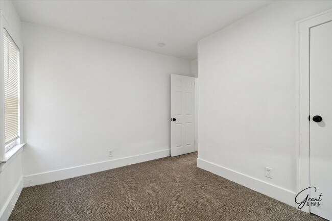 Building Photo - 16211 Kentucky St