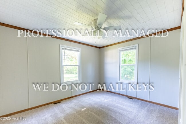 Building Photo - 1105 N Winstead Ave