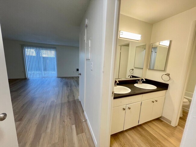 Building Photo - DESIRABLE MILLWOOD NEIGHBORHOOD ON TREE LI...