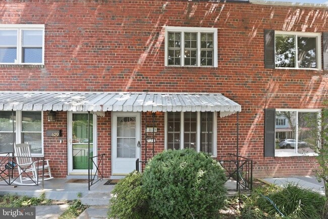 Building Photo - 627 N Alfred St