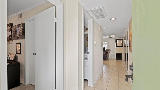Building Photo - 14777 Wunderlich Dr