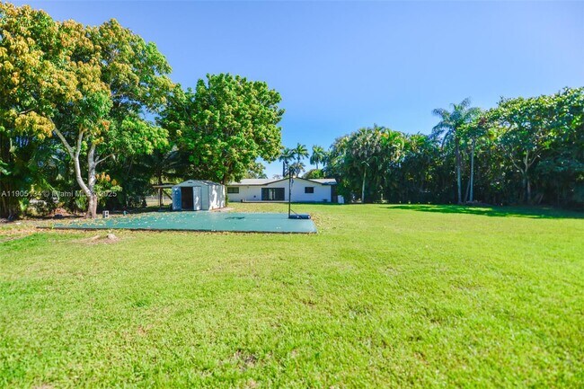 Building Photo - 11811 NW 5th Ct