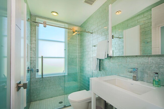 Building Photo - 1377 Meadow Ln