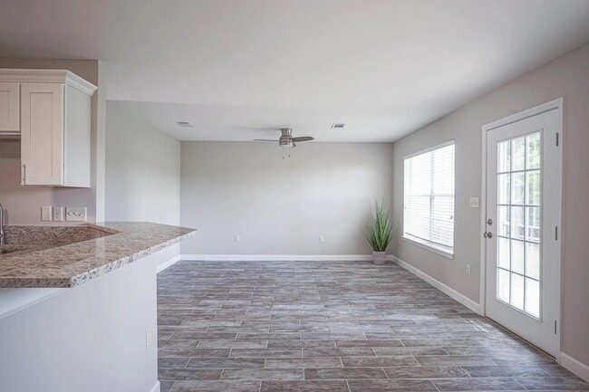 Building Photo - 224 Twin Lakes Ln