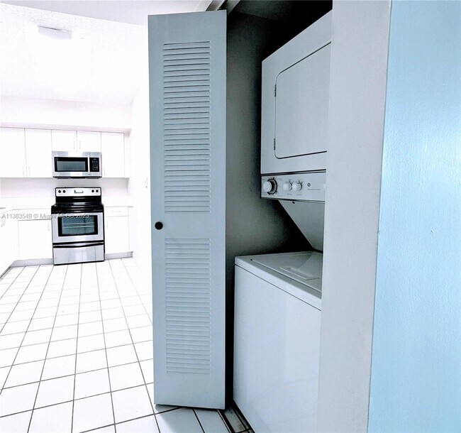 Building Photo - 3300 NE 191st St