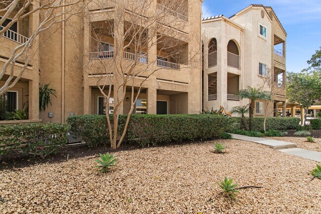 Building Photo - 2320 Del Mar Way