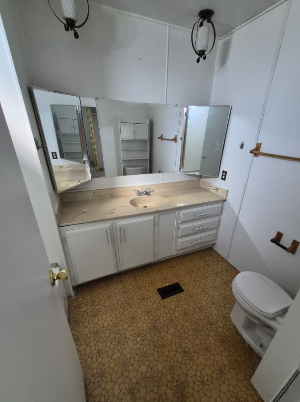 Building Photo - 3601 E Wyoming Ave