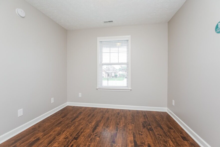 Building Photo - 1632 Beaconcrest Cir
