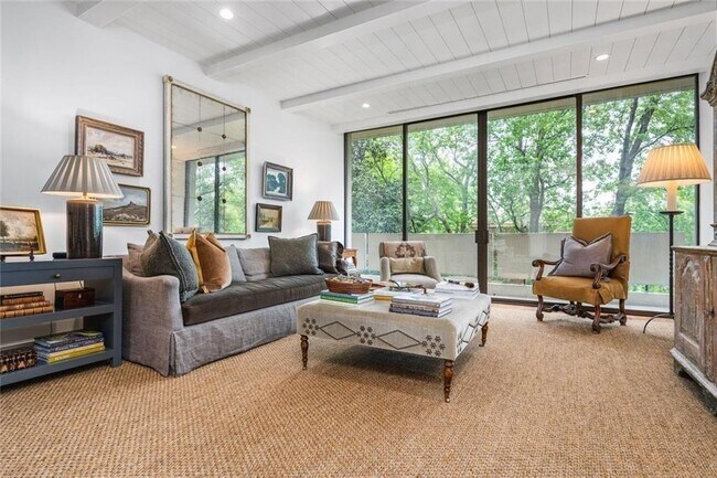 Building Photo - 2575 Peachtree Rd