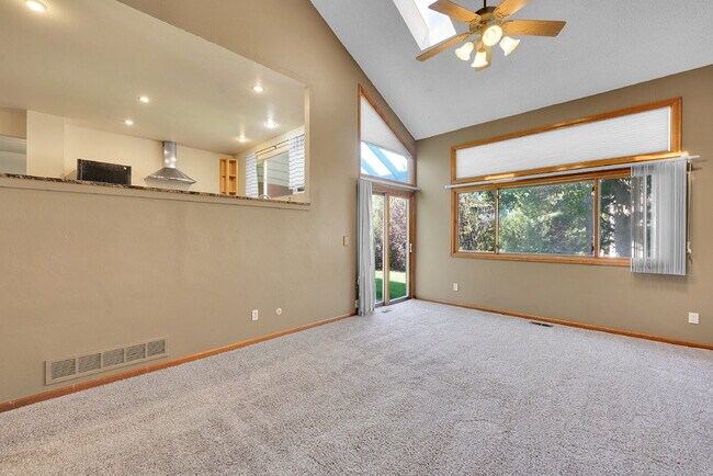 Building Photo - $2,795.00, 4-bed, 2.5-bath located in West...