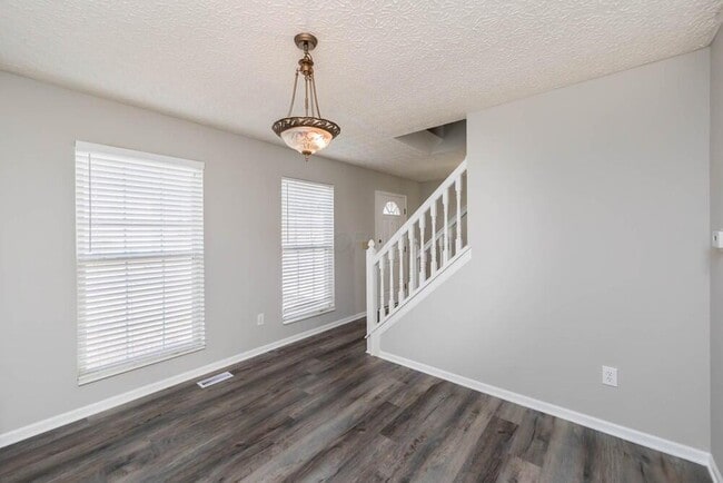 Building Photo - 5609 Blandon