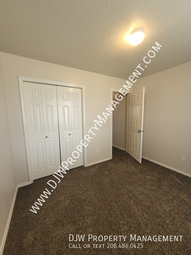 Building Photo - 165 Eaton Rd