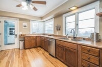 Building Photo - 290 Killington Ave