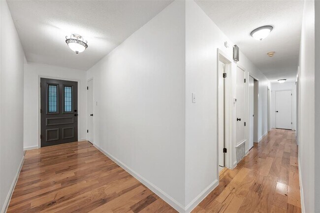 Building Photo - 3138 Honey Tree Ln