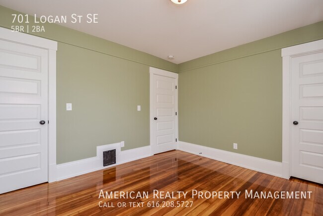 Building Photo - 701 Logan St SE