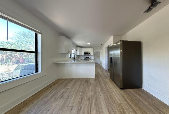 Building Photo - 1426 40th St S