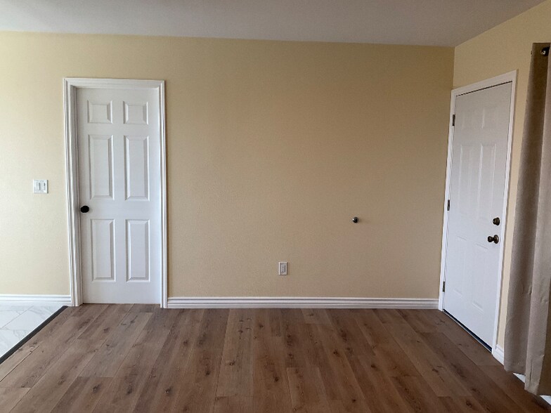 Building Photo - 1116 Clela Ave
