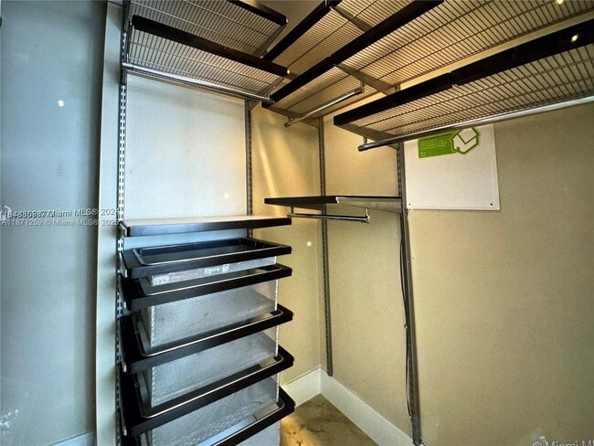 Building Photo - 1060 Brickell Ave