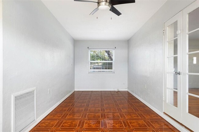 Building Photo - 2900 Leslee Lake Dr N