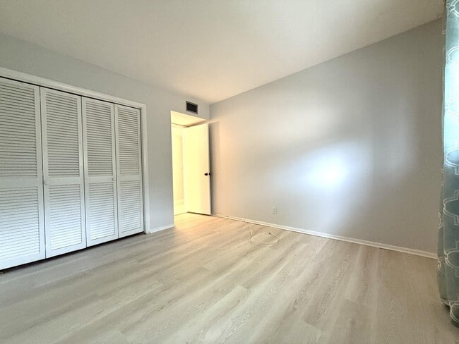 Building Photo - 53 Stratford D